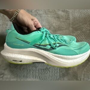Women’s Saucony Tempus Teal Size 11 running shoes